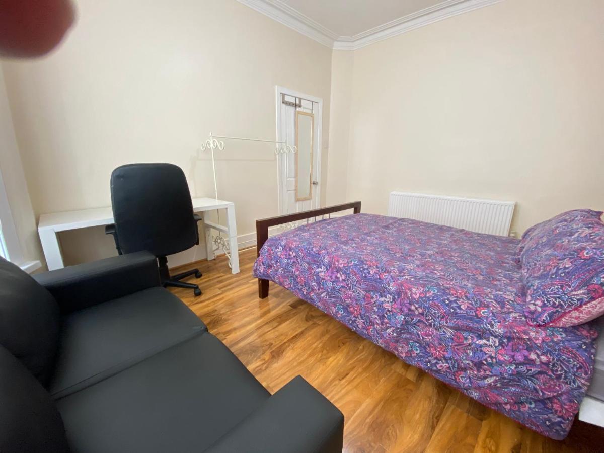 Entire 4 Bedroom House - Ev Point & Free Parking Ліверпуль Екстер'єр фото