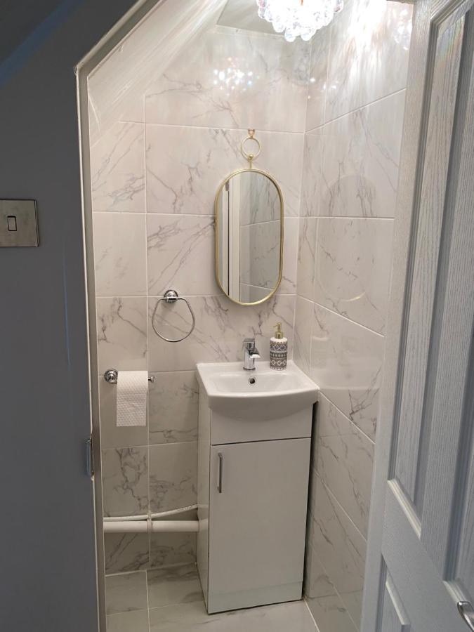 Entire 4 Bedroom House - Ev Point & Free Parking Ліверпуль Екстер'єр фото