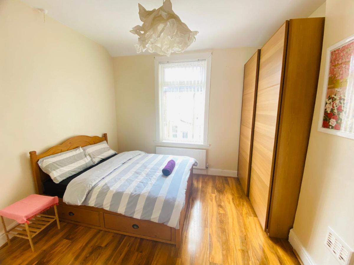 Entire 4 Bedroom House - Ev Point & Free Parking Ліверпуль Екстер'єр фото