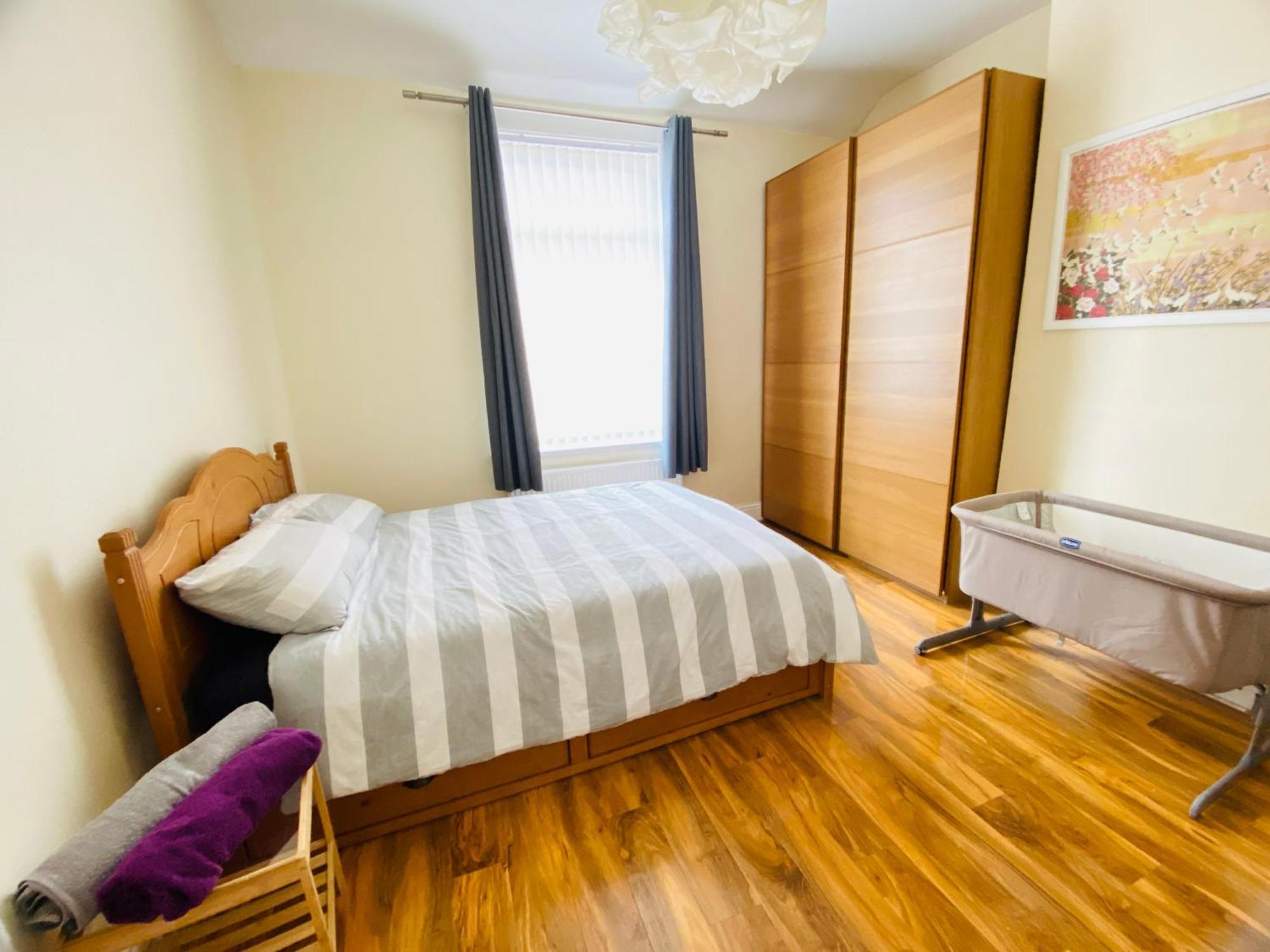 Entire 4 Bedroom House - Ev Point & Free Parking Ліверпуль Екстер'єр фото